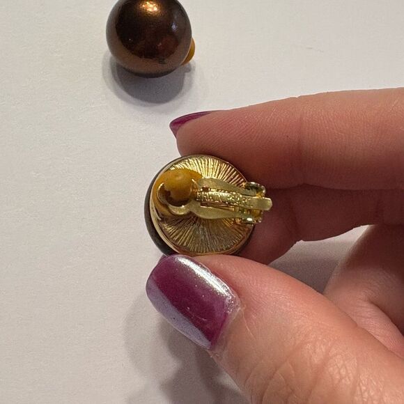 Erwin Pearl Vintage Dark Brown and Gold Toned Stud Clip on Earrings - Picture 6 of 10